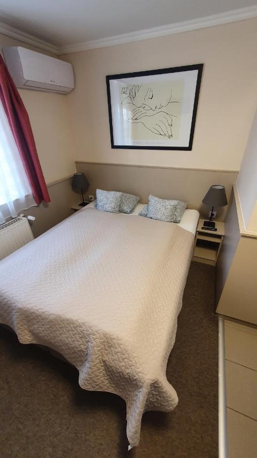 Central Motel Кечкемет Екстер'єр фото