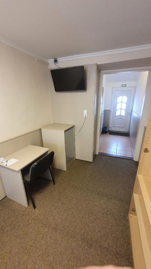 Central Motel Кечкемет Екстер'єр фото